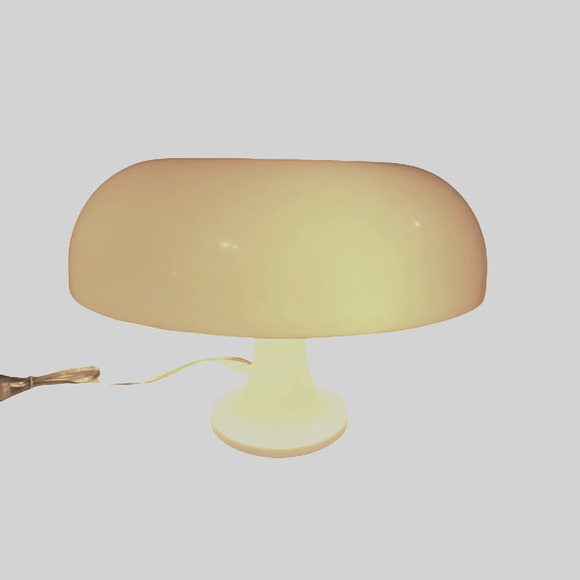 VINTAGE Mushroom Lamp, in white acrylic Retro Designer Lighting - Picture 2 of 6